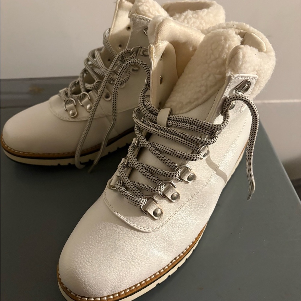 Women's White Winter Boots - Picture 4 of 5